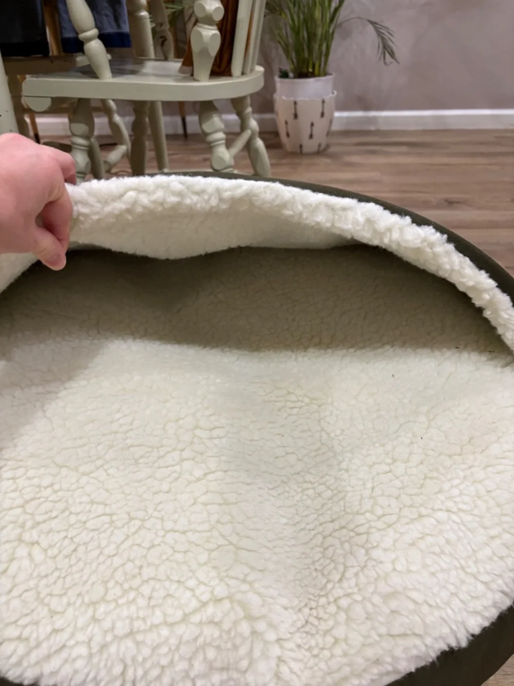 Snoozer Cozy Cave dog bed - Picture 2 of 4